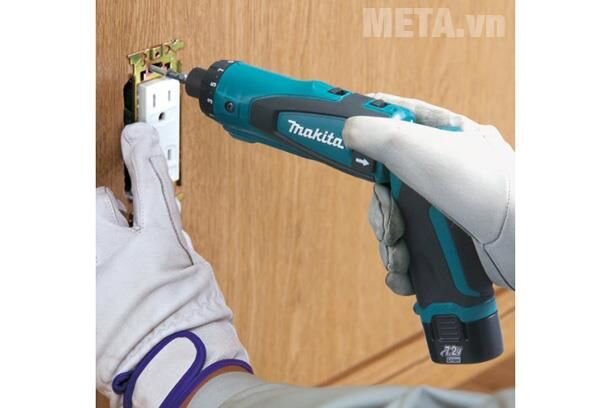 Máy khoan vặn vít chạy pin Makita DF010DSE Máy khoan vặn vít chạy pin Makita DF010DSE