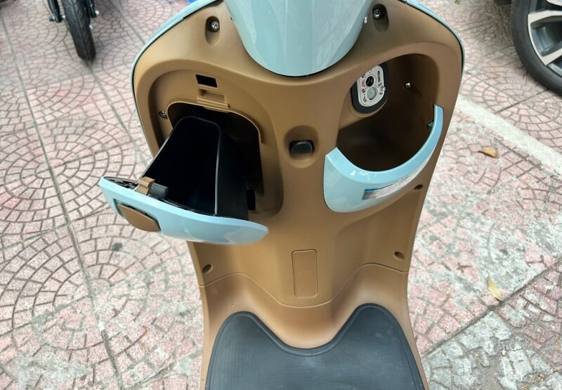 Xe tay ga 50cc Giorno Hyosung hốc chứa đồ đầu xe