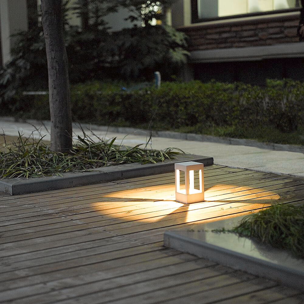 den-san-vuon-led-ngl8453-anh-sang-vang-3