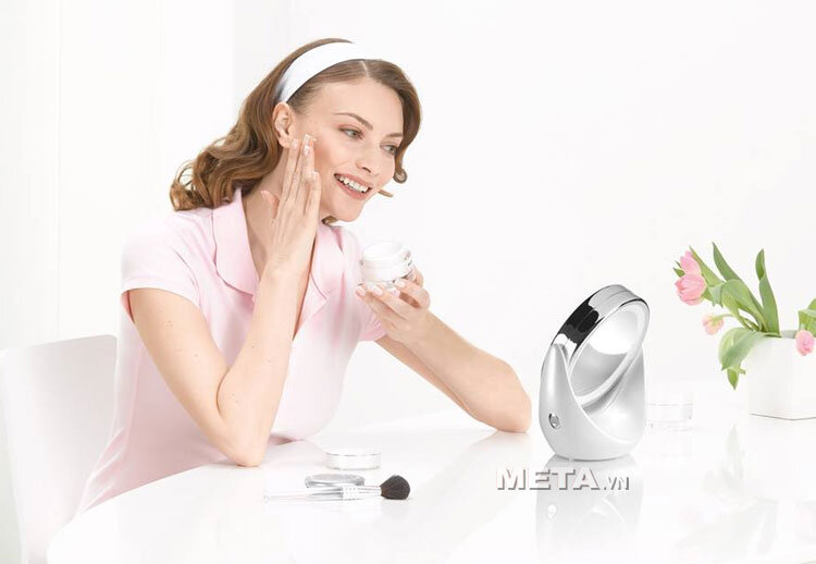 Gương trang điểm 2 mặt kèm đèn led Beurer BS49