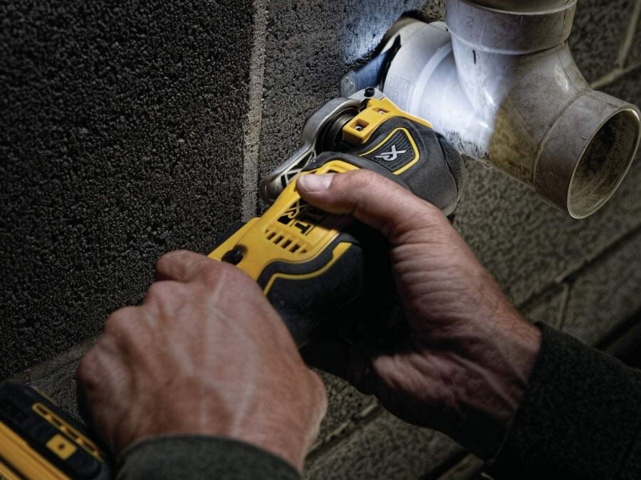 Máy cắt không cần cắm điện trực tiếp DCS356D2