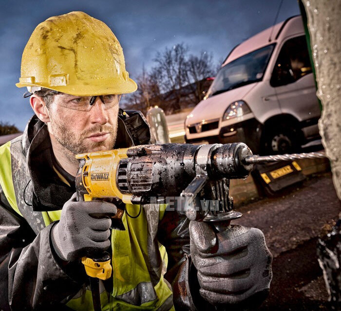 Máy khoan búa Dewalt D25143K