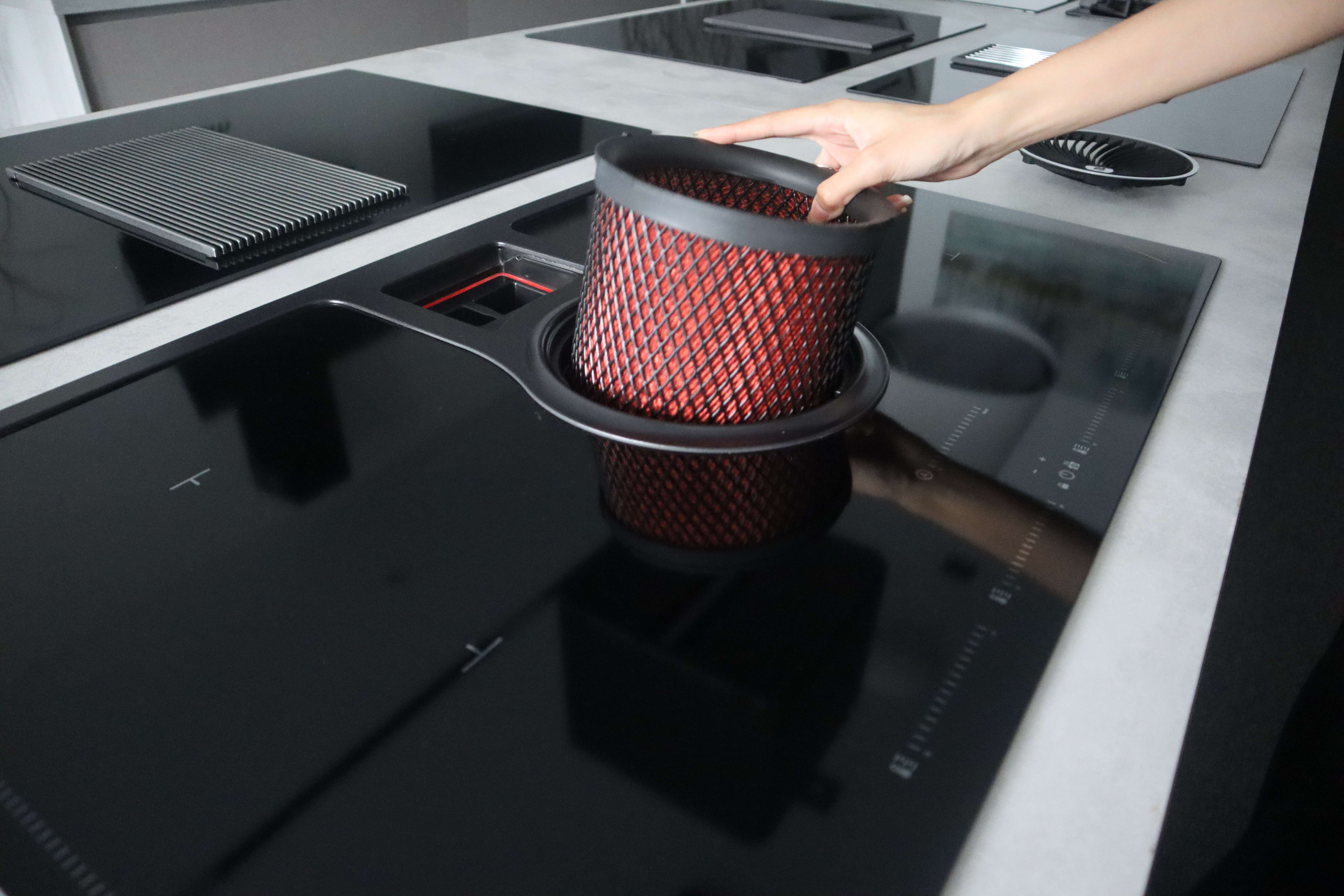 Nikola Tesla ONE - Dòng siêu phẩm bếp từ kết hợp với máy hút mùi của Elica, được lấy cảm hứng từ những dòng siêu xe của Ý, ONE chính là sản phẩm được trang bị nhiều công nghệ tân tiến nhất cùng với thiết kế mạnh mẽ, thu hút với chất liệu cao cấp.