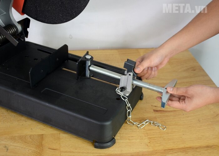 Máy cắt sắt Maktec MT241