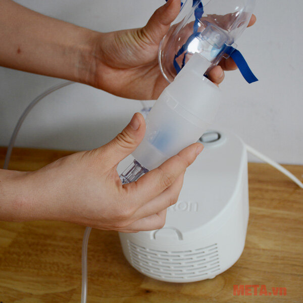 Máy xông mũi họng Omron NE-C101