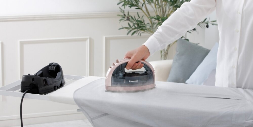 Bàn ủi hơi nước Panasonic NI-WL35PNRA 