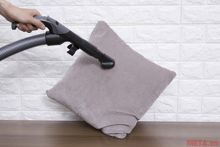 Máy hút bụi Panasonic MC-CL565KN46 2 lít