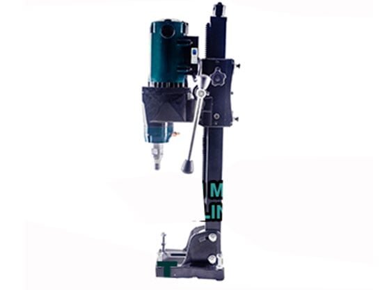 Tupank TAK-315KBT có khung đứng và chân trụ vững chắc Tupank TAK-315KBT