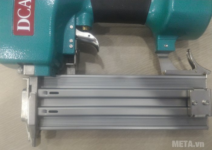 Súng bắn đinh DCA AST64C