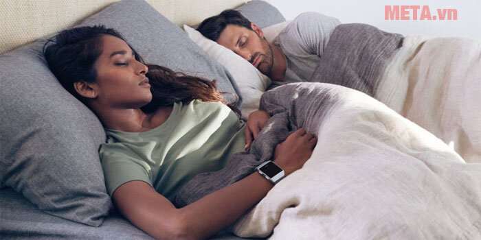 Đồng hồ đeo tay thông minh theo dõi sức khỏe và hỗ trợ tập luyện Fitbit Ionic