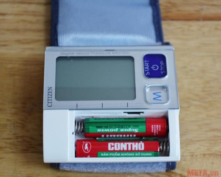 Máy đo huyết áp điện tử cổ tay CH-657