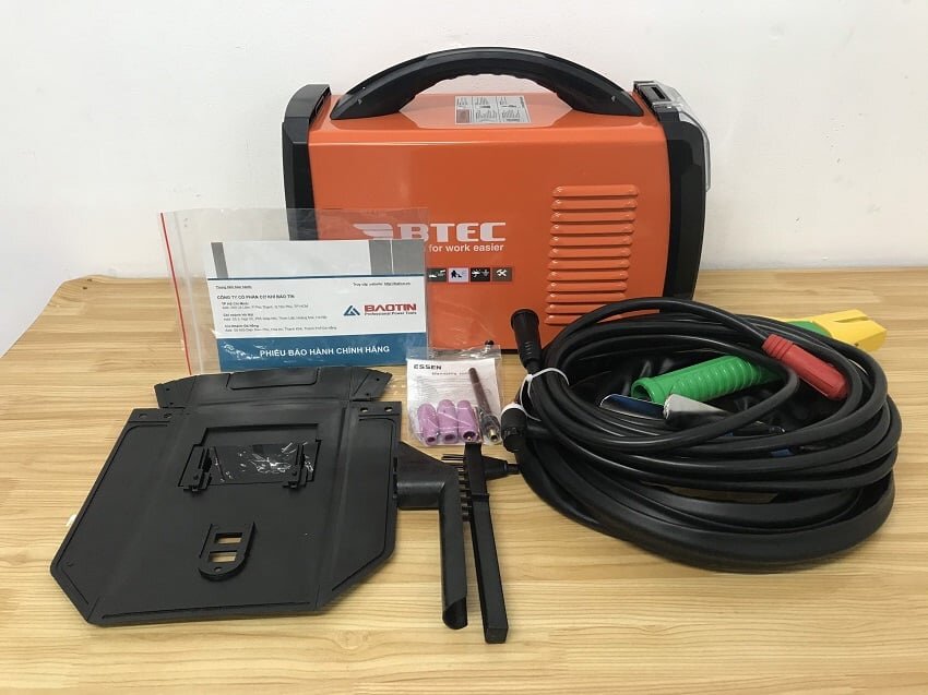 Phụ kiện máy hàn điện tử BTEC TIG/MMA 200E Phụ kiện máy hàn điện tử BTEC TIG/MMA 200E
