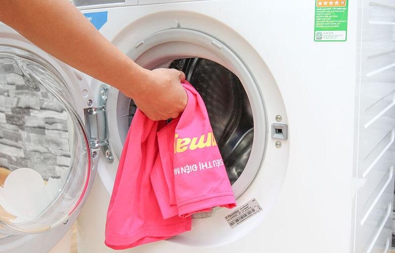 Cửa trước lớn dễ thao tác