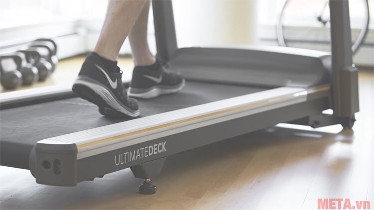 Bề mặt thảm chạy có kích thước lớn Bề mặt thảm chạy có kích thước lớn