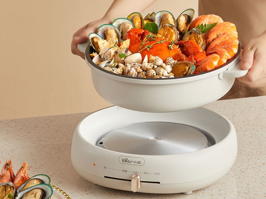 Nồi lẩu nướng đa năng Bear DHG-C40W2 có kiểu dáng hiện đại