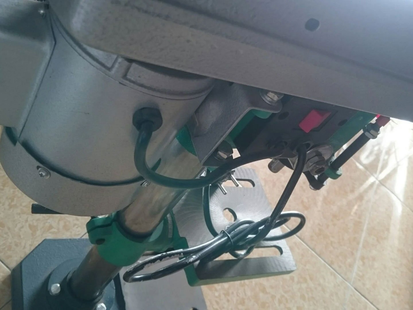 Tupank TAK-350KB có mô tơ mạnh mẽ Tupank TAK-350KB