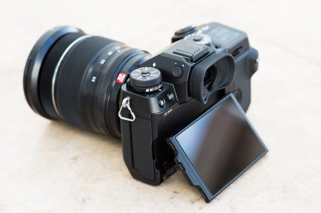 Máy Ảnh Fujifilm X-H1 Body   Grip