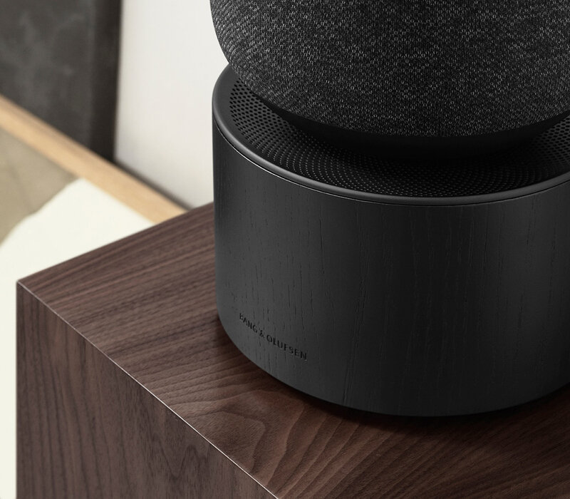 Đế loa hình trụ làm bằng gỗ sồi