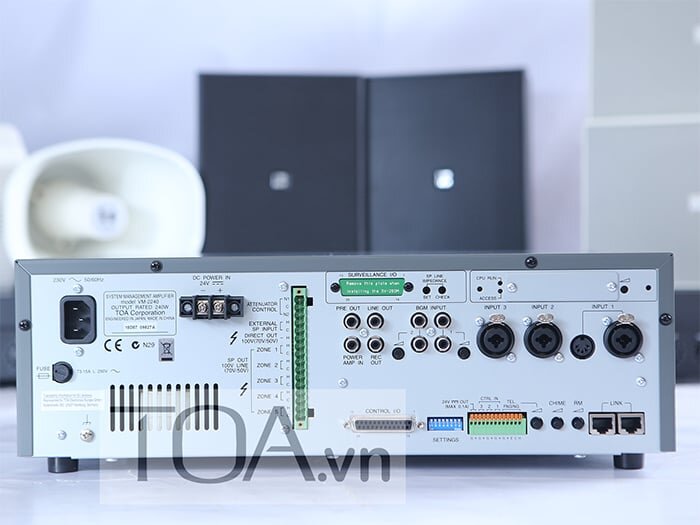 Mặt sau của tăng âm TOA 