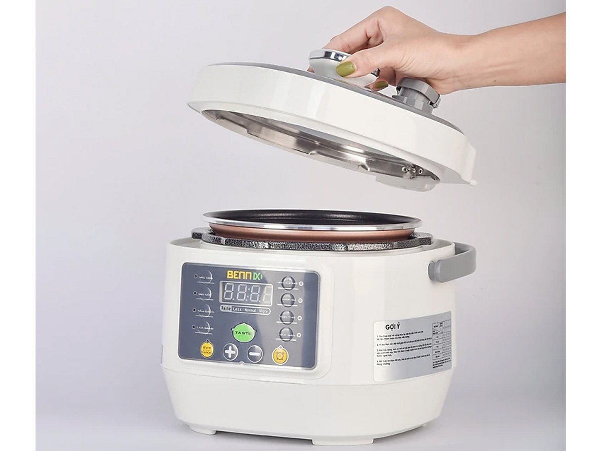 Bennix BN-25P nắp nồi tách rời giúp bạn dễ dàng thêm gia vị Nồi áp suất đa năng Bennix BN-25P