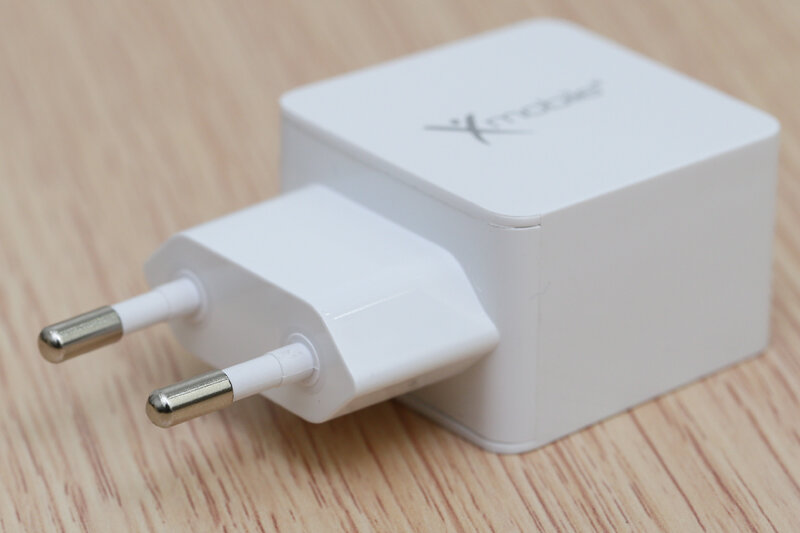 Adapter sạc 2 cổng 2.4A Xmobile DS132-TB Adapter sạc 2 cổng 2.4A Xmobile DS132-TB