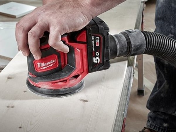 Milwaukee M18 BOS125-0X0 chà nhám gỗ rất nhanh Milwaukee M18 BOS125-0X0