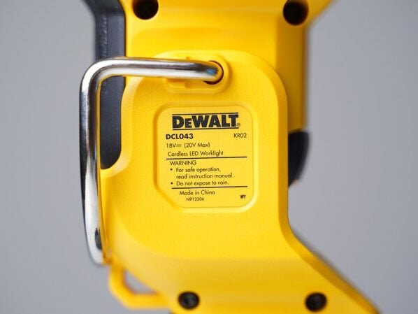 Đèn pin Dewalt có móc treo Đèn pin Dewalt