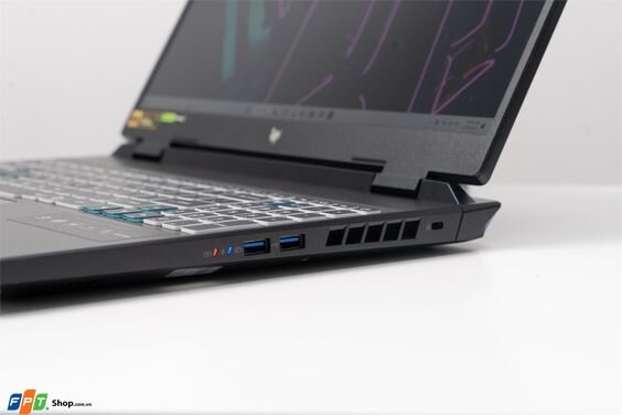 Cổng kết nối Acer Predator Helios Neo PHN16-71-7460
