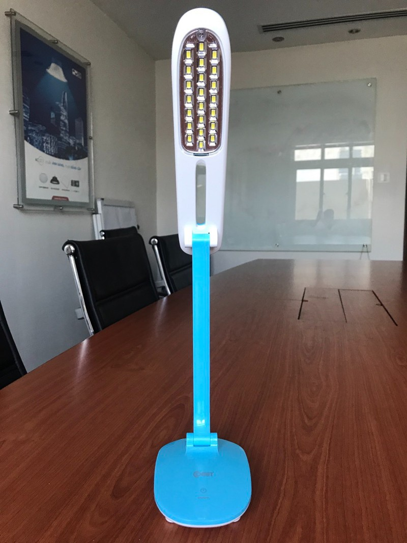 Đèn Bàn Sạc Led COMET CT172