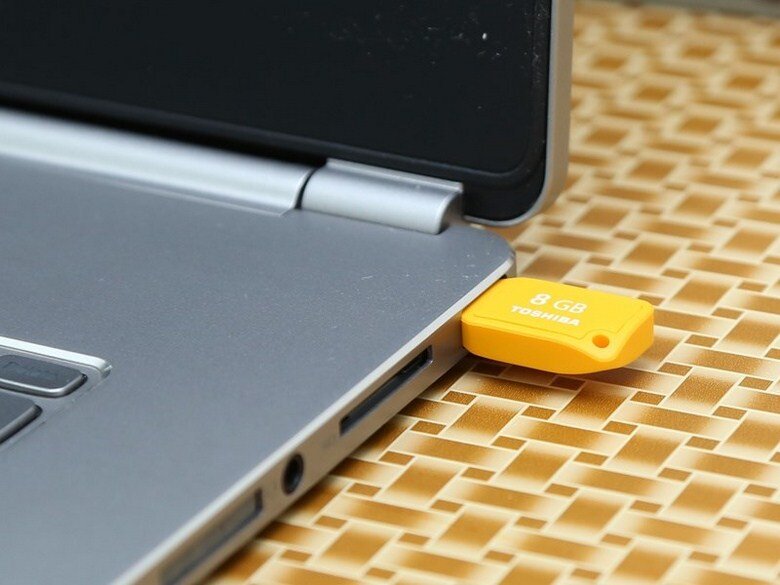 USB Toshiba MIKAWA 8GB 2.0 USB Toshiba MIKAWA 8GB 2.0