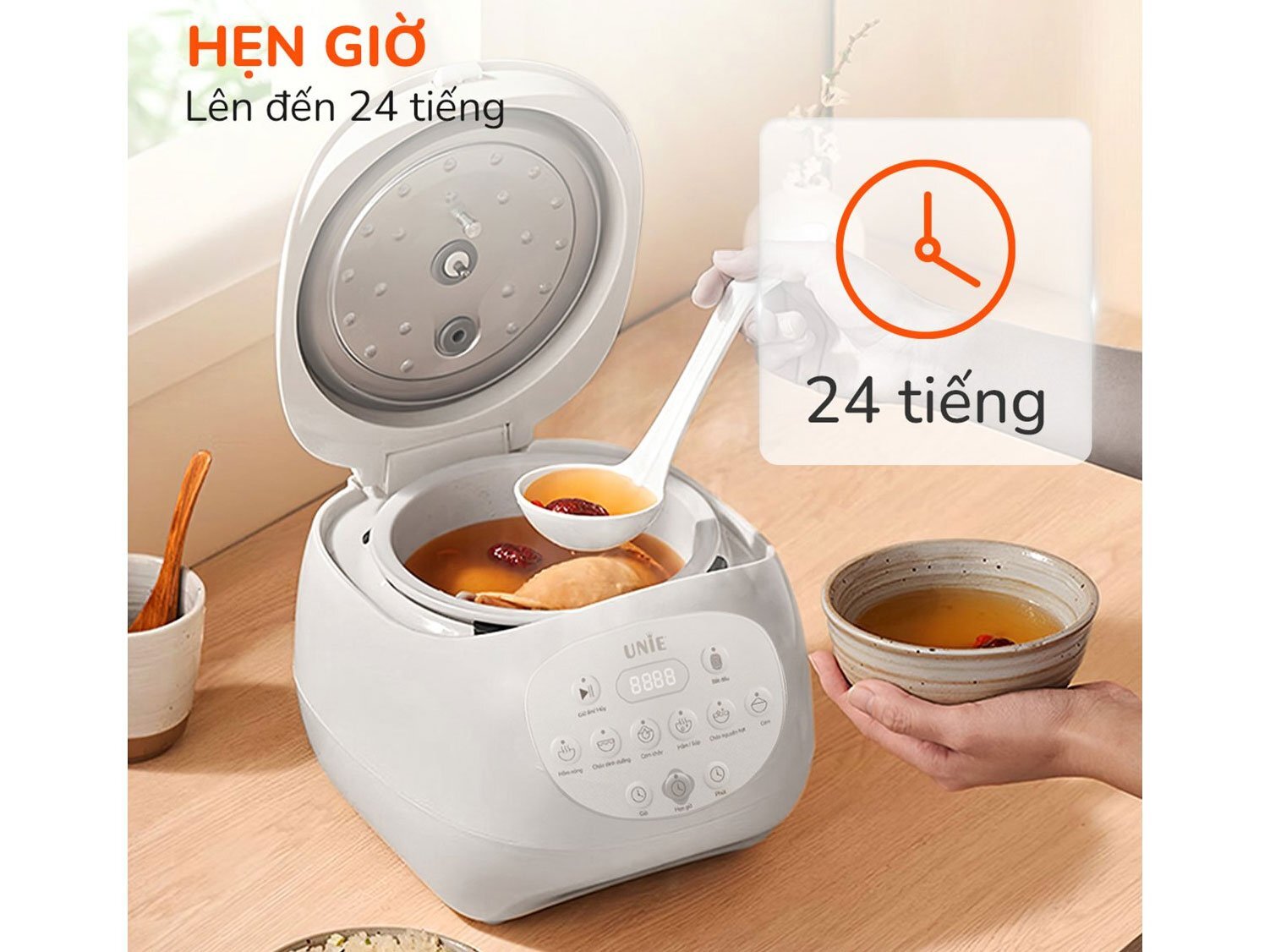 Lòng nồi cơm điện UNIE URC815 có chức năng hẹn giờ đầy tiện ích