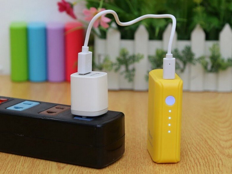 Pin sạc dự phòng 6000 mAh Pin sạc dự phòng 6000 mAh
