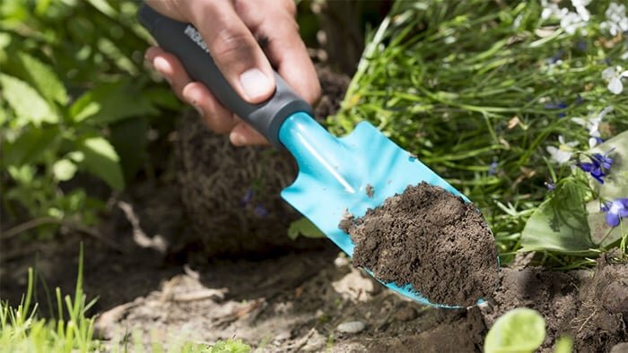 Xẻng hỗ trợ nhiều công việc làm vườn