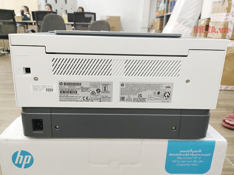 Máy in laser HP Neverstop 1000W có cổng USB giúp kết nối đơn giản