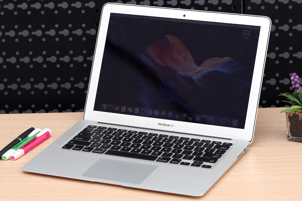 Apple Macbook Air MQD32SA/A i5 1.8GHz/8GB/128GB (2017) Apple Macbook Air MQD32SA/A i5 1.8GHz/8GB/128GB (2017)