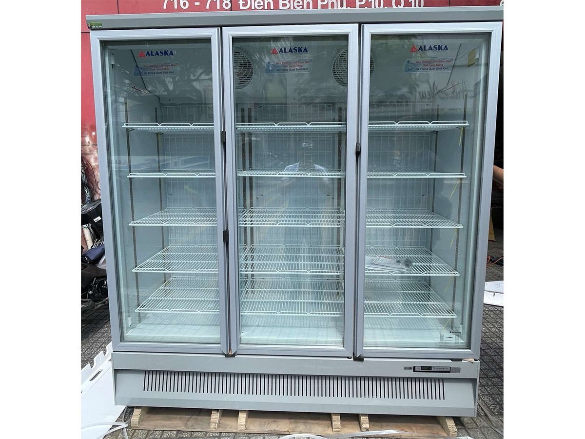 Ảnh thực tế tủ đông đứng mặt kính Alaska IF-1100G3 Tủ đông đứng mặt kính Alaska IF-1100G3