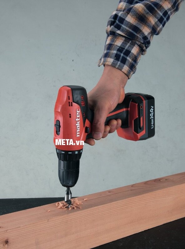 Máy khoan và vặn vít chạy pin Maktec MT070E