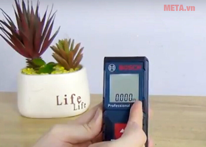 Máy đo khoảng cách laser Bosch GLM 30