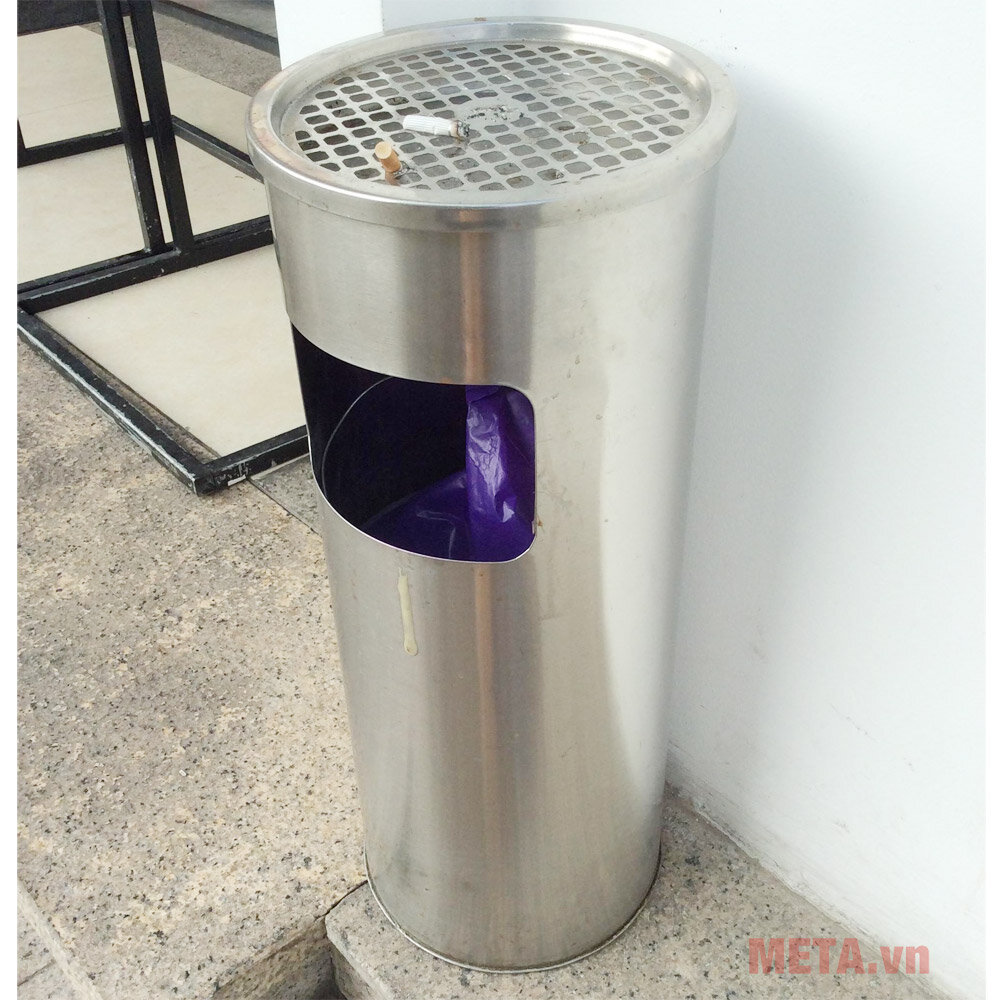 Thùng rác inox có khay đựng gạt tàn thuốc bên trên Ritabins A35-A
