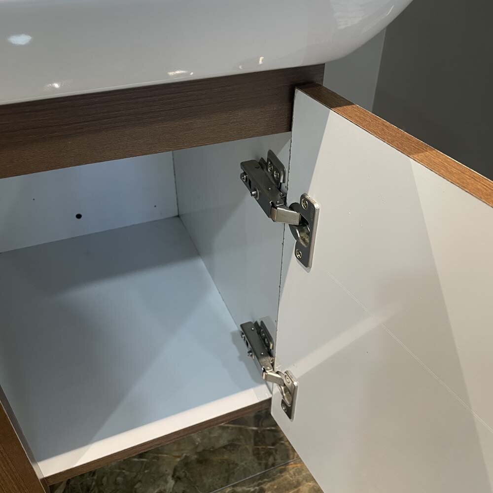 Bản lề giảm chấn và tay nắm tủ thân thiện người dùng