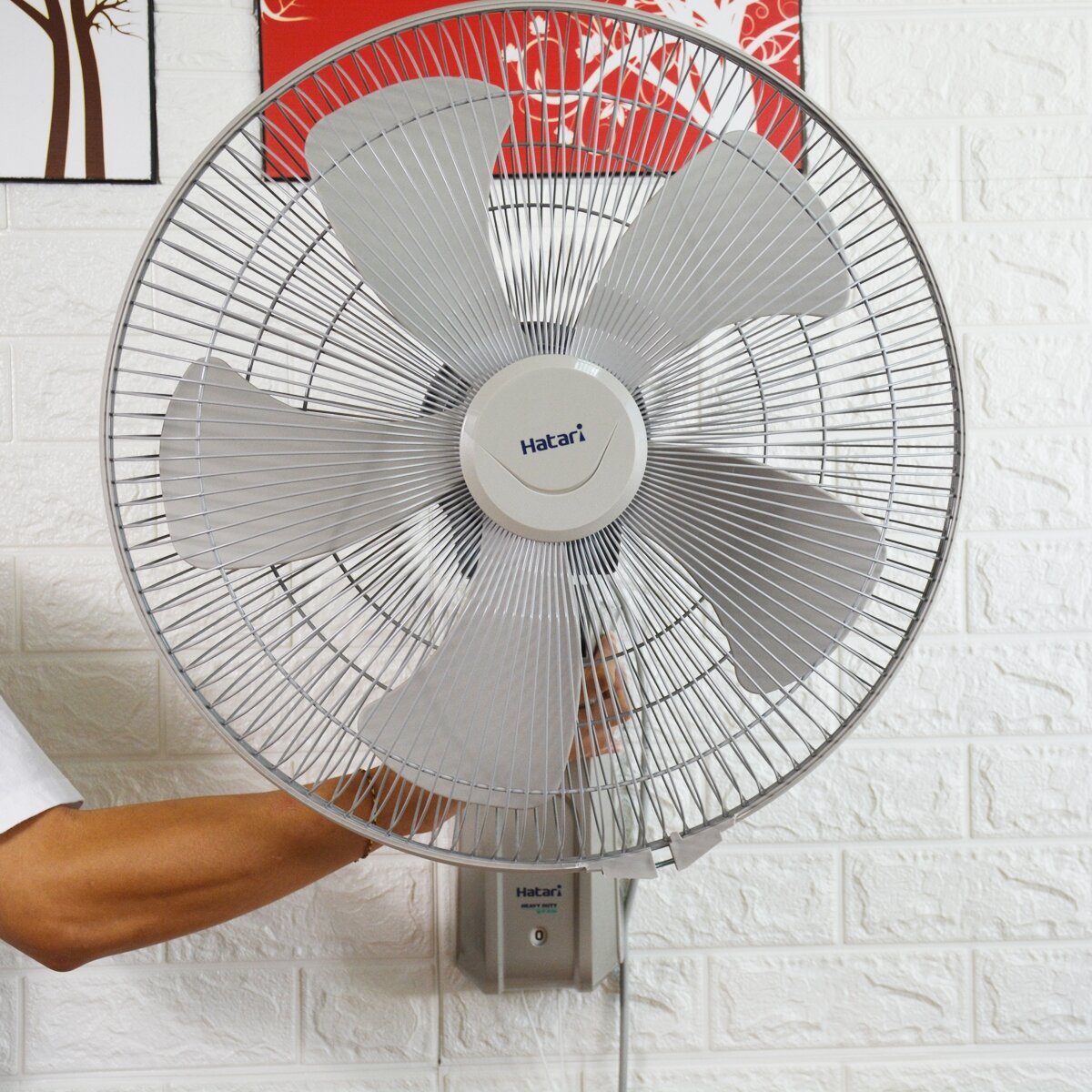 Quạt treo tường Hatari IW18M1/I18M6