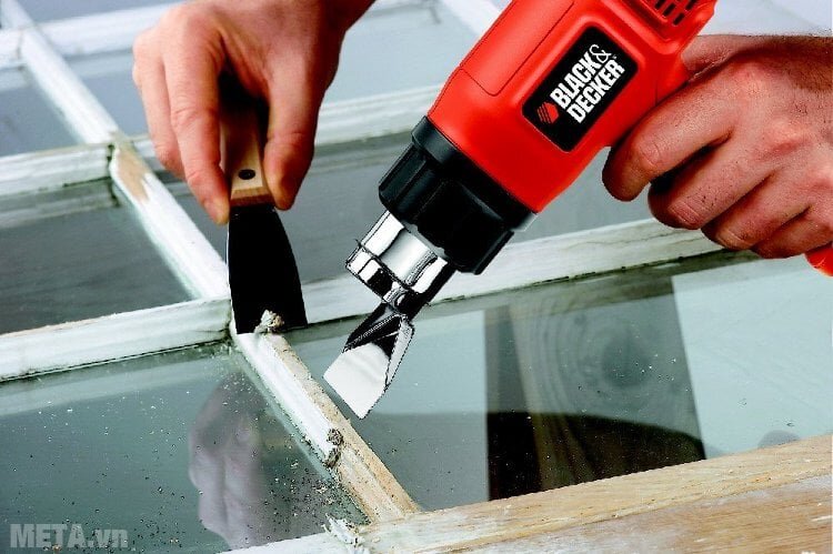 Máy thổi hơi nóng Black&Decker KX1800 có thiết kế thông minh, tiện lợi 