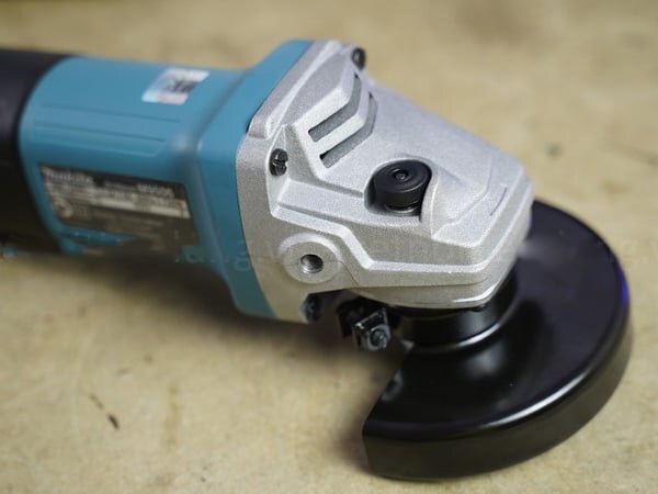 Khóa trục ở đầu máy Khóa trục ở đầu máy mài