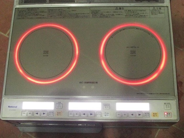 Bếp sở hữu 3 vùng nấu với tổng công suất lên tới 4800W