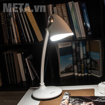 Đèn bàn Led Panasonic HH-LT062019