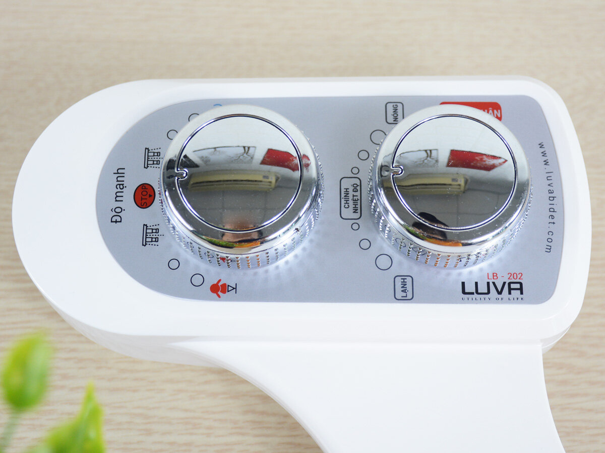 Vòi rửa vệ sinh thông minh LUVA Bidet LB202 (bản có nóng lạnh)