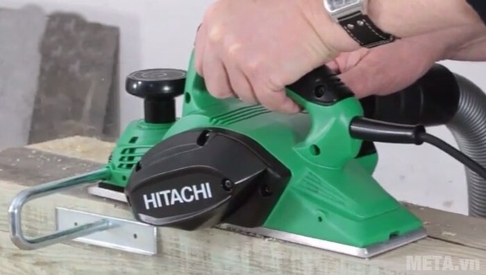 Máy bào 580W Hitachi P20ST