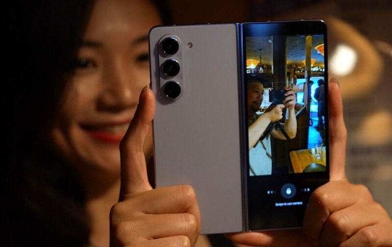 Điện thoại Samsung Galaxy Z Fold5 5G 1TB camera 