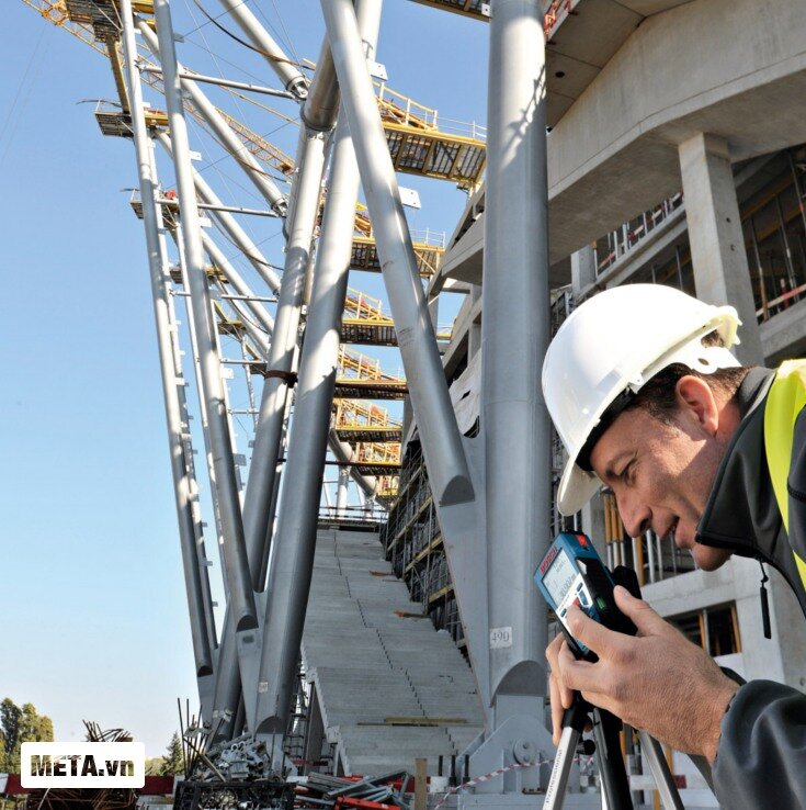 Máy đo khoảng cách laser Bosch GLM 250 VF