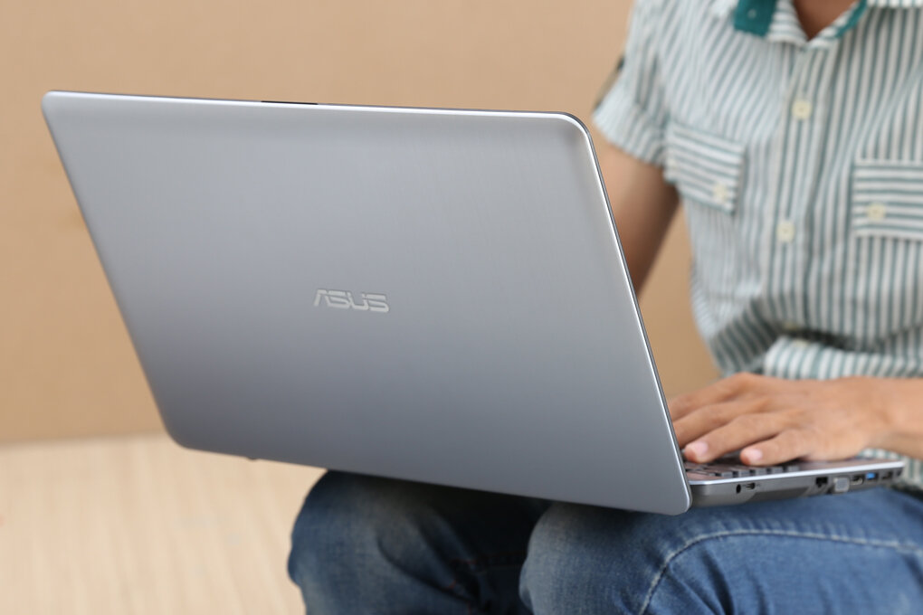 Asus A541UA i3 7100U/4GB/500GB/Win10/(DM1658T) Asus A541UA i3 7100U/4GB/500GB/Win10/(DM1658T)